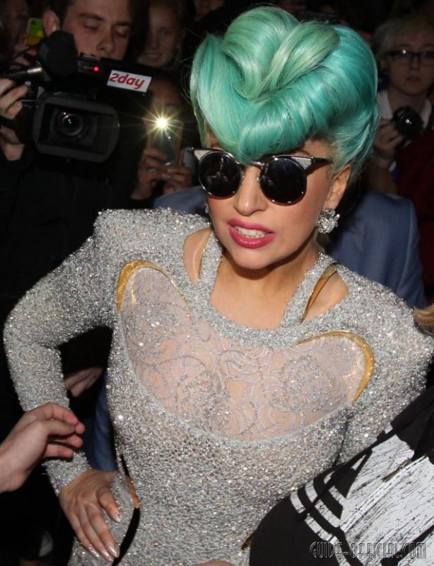 День леди гаги. Леди Гага прически. Леди Гага в парике. Lady Gaga 90.